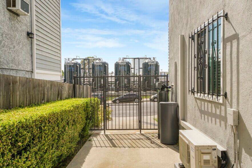 More Photos Of 1246 S Saltair Ave, Los Angeles Apartments For Sale