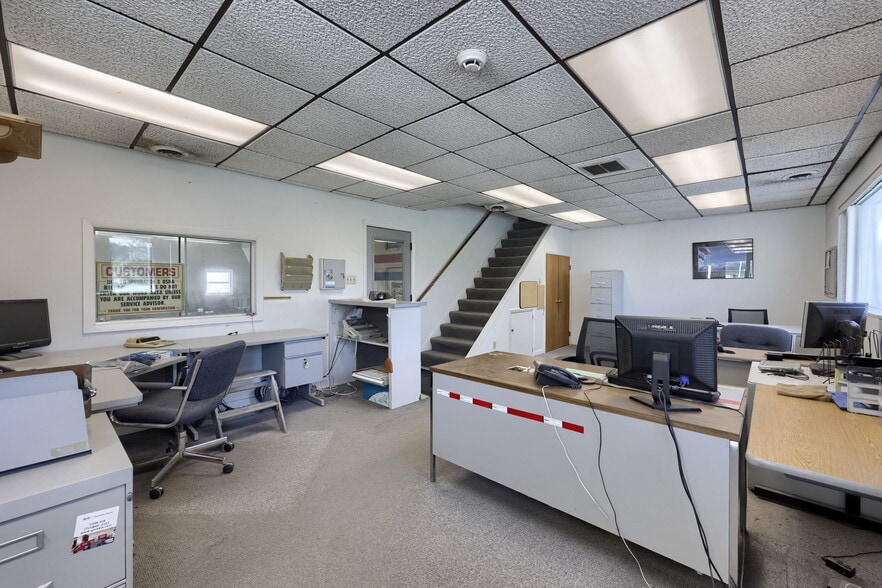 More Photos Of 1475 Carlisle Rd, York General Retail For Sale