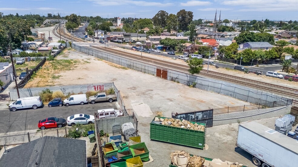 More Photos Of 1693-1699 E 109th St, Los Angeles Land For Sale