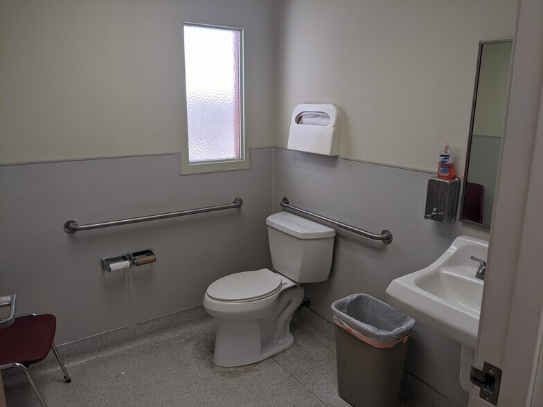 More Photos Of 1711 28th St, Bakersfield Medical For Lease