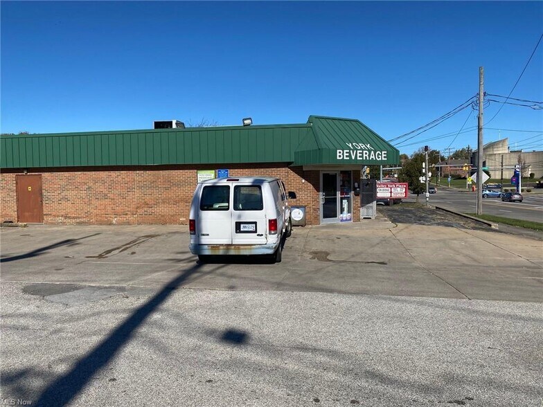 More Photos Of 10703 W Pleasant Valley Rd, Parma Freestanding For Lease