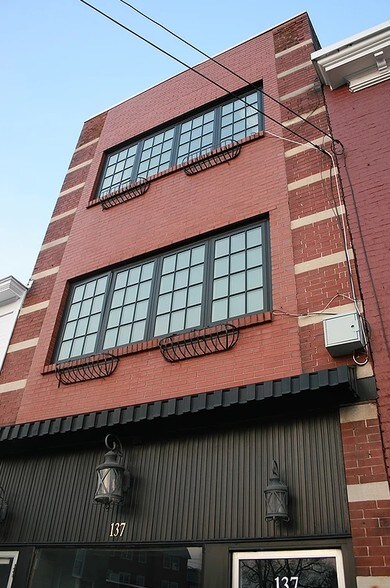 More Photos Of 137 S Ferry St, Schenectady Storefront Retail Residential For Lease