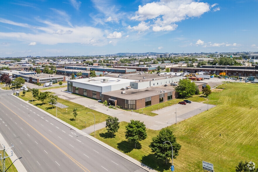 More Photos Of 10300 Boul Henri-Bourassa O, Montréal Light Manufacturing For Lease