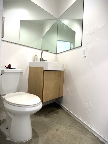 More Photos Of 2600 S La Cienega Blvd, Los Angeles Storefront Retail Office For Lease