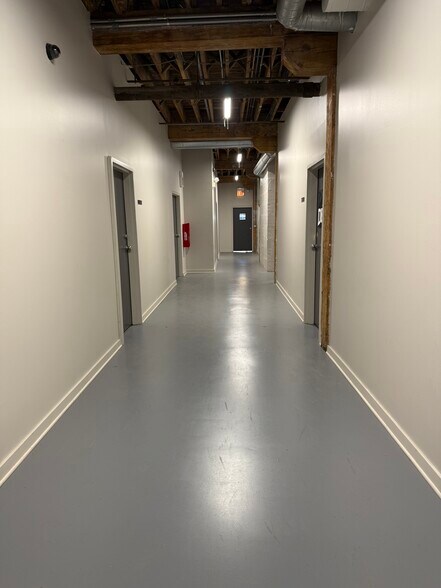 More Photos Of 348 N Ashland Ave, Chicago Flex For Lease