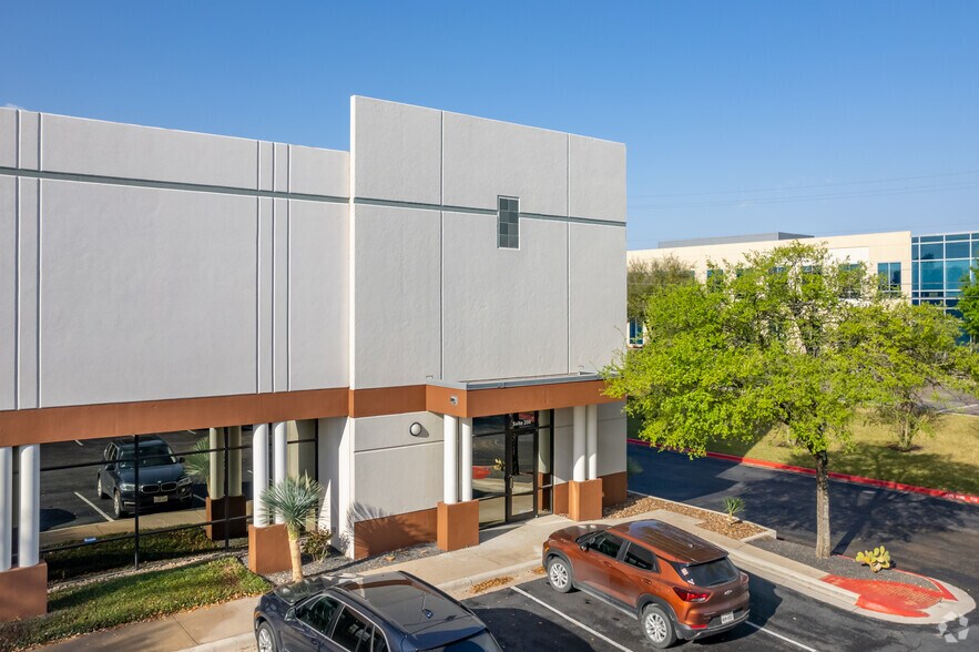 More Photos Of 4635 Boston Ln, Austin Light Manufacturing For Lease