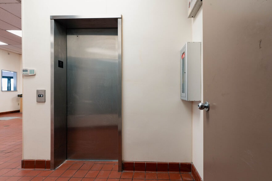 More Photos Of 1709 Kalani St, Honolulu Freestanding For Sale