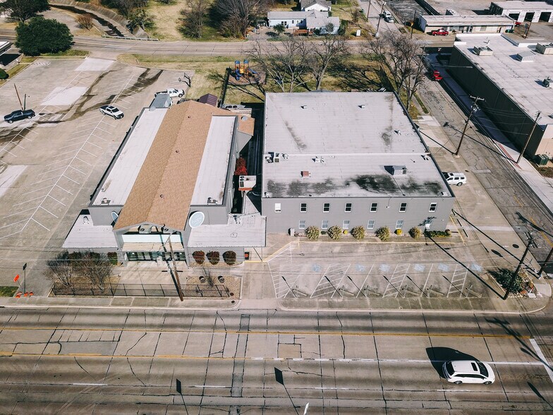 More Photos Of 401 Bolivar St, Denton Office For Sale