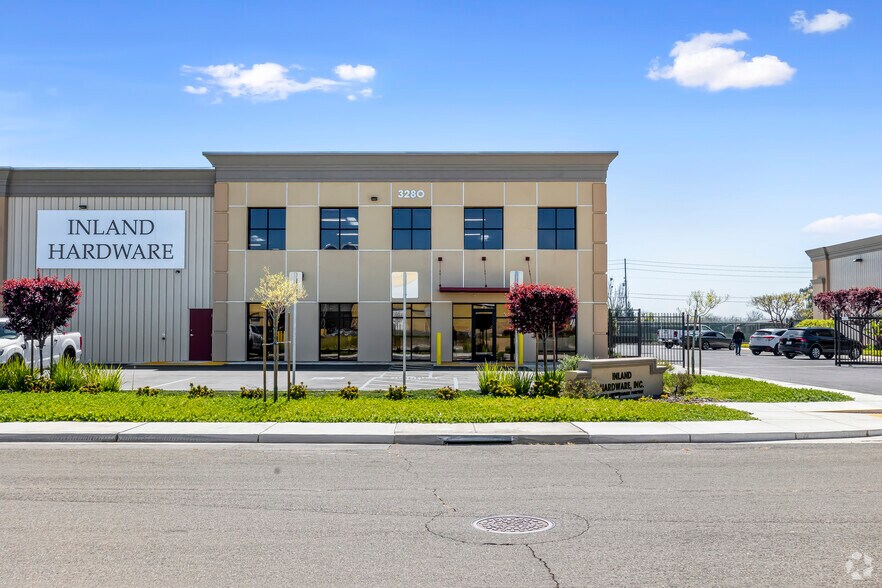 More Photos Of 3280 Liberty Square Pky, Turlock Warehouse For Lease