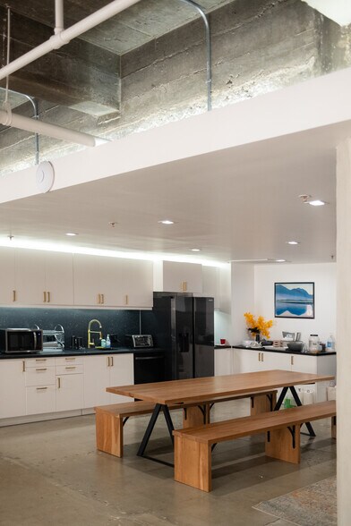More Photos Of 742-748 S Hill St, Los Angeles Loft Creative Space For Lease