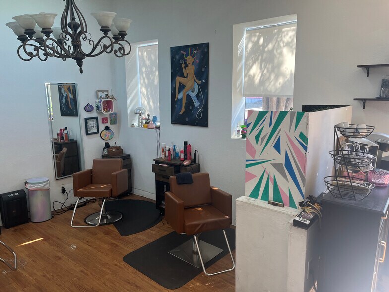 More Photos Of 103 W 6th St, Tyler Flex For Lease