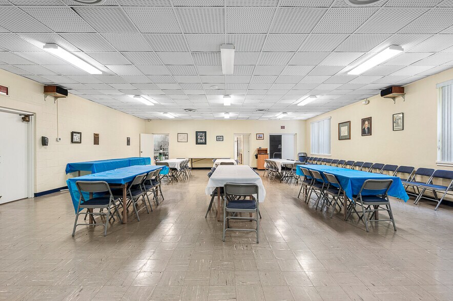 More Photos Of 27 Brandes St, Webster Office For Sale