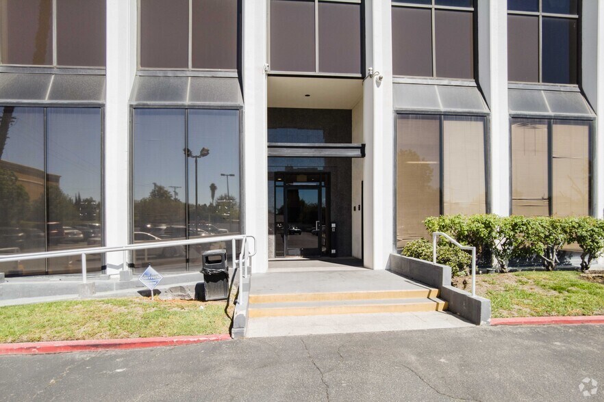 More Photos Of 16800 Devonshire St, Granada Hills Office For Lease
