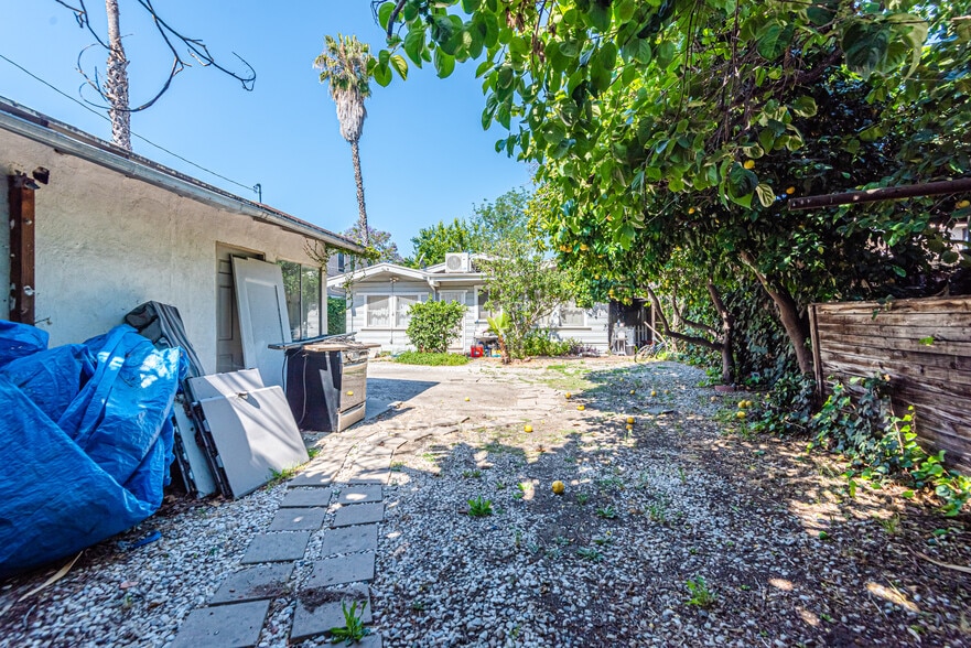 More Photos Of 1130 N Beachwood Dr, Los Angeles Land For Sale
