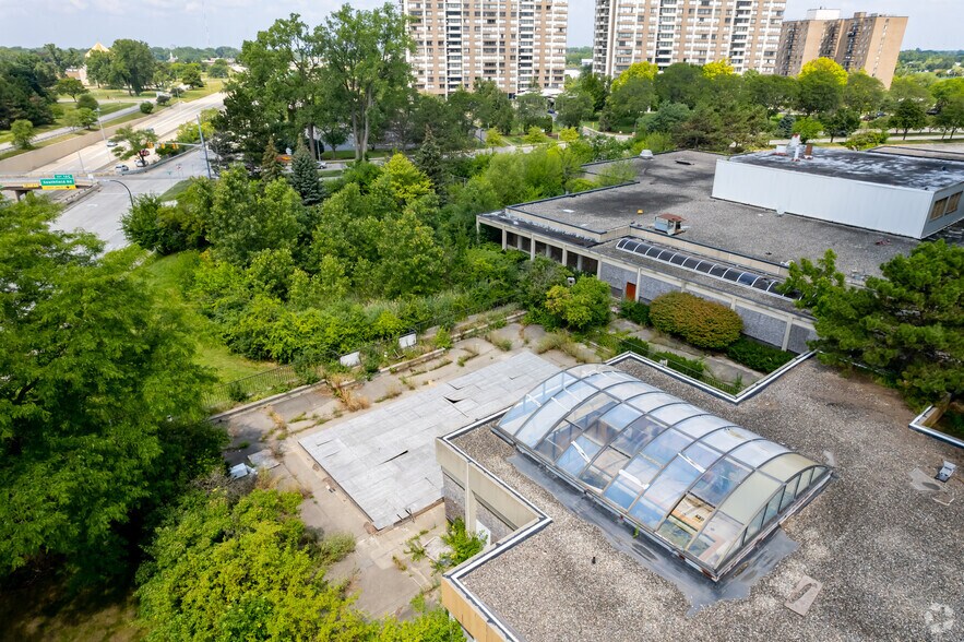 More Photos Of 16400 J.L. Hudson Dr, Southfield Hotel For Sale