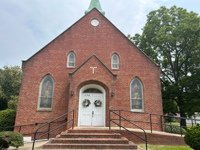 More Photos Of 108 US Highway 158, Roanoke Rapids Religious Facility For Sale