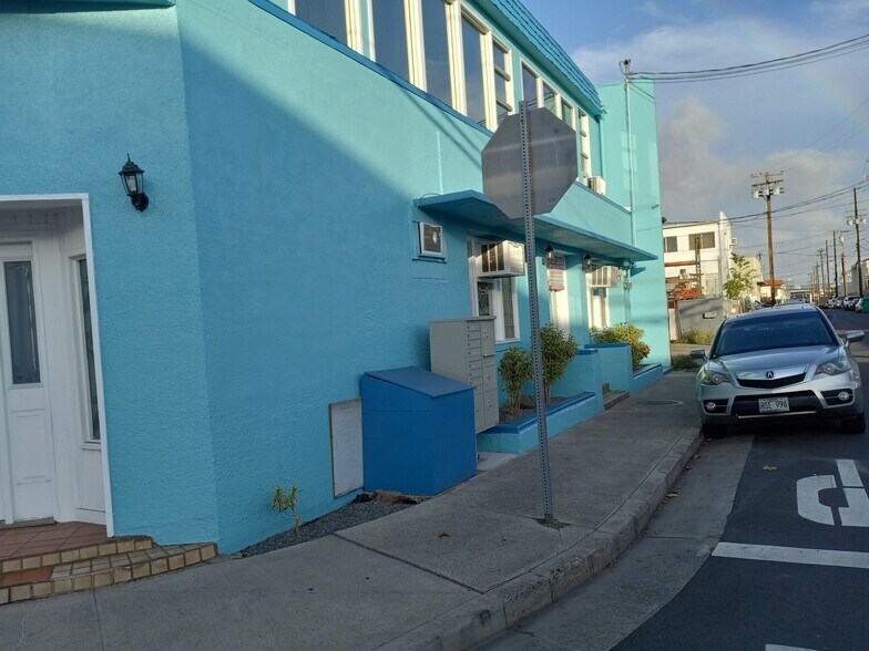 More Photos Of 2030 Homerule St, Honolulu Light Distribution For Lease