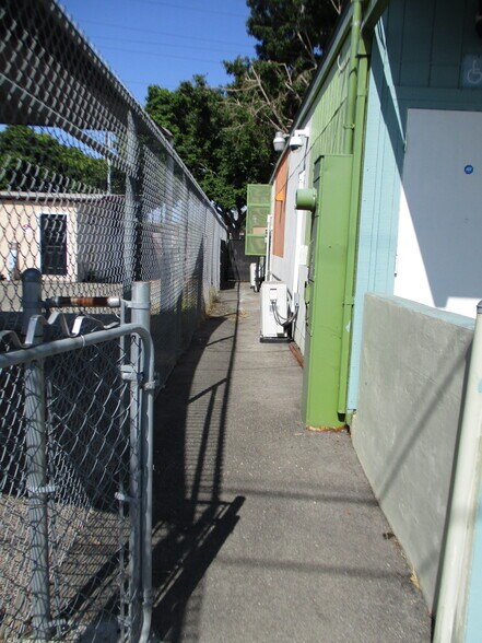 More Photos Of 9900-9904 S Central Ave, Los Angeles Schools For Lease