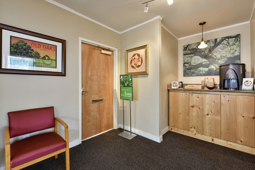 More Photos Of 2929 Summit St, Oakland Office For Lease