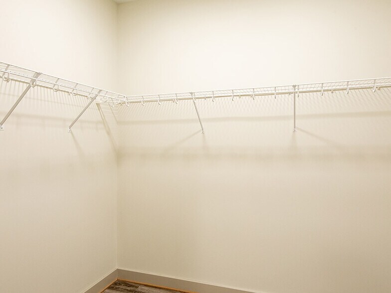 More Photos Of 1850 Merchant Ln, Hampton Apartments For Sale