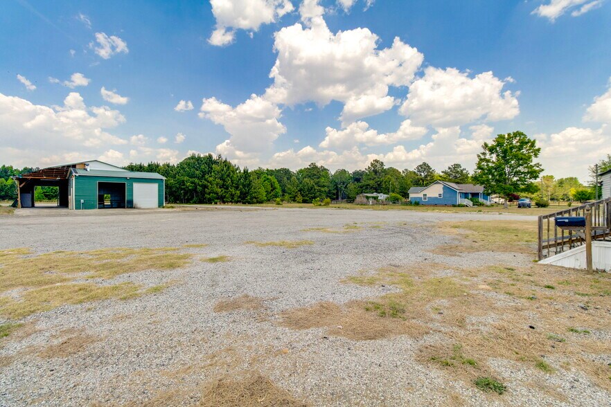 More Photos Of 267 Bell Rd, Mayesville Flex For Sale