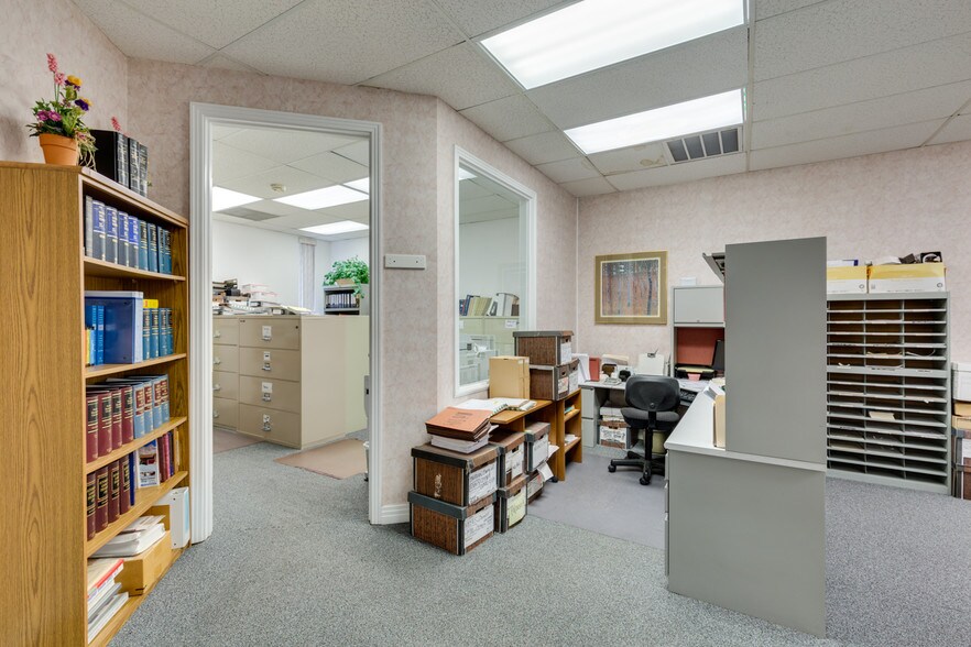 More Photos Of 844 E Sahara Ave, Las Vegas Loft Creative Space For Lease