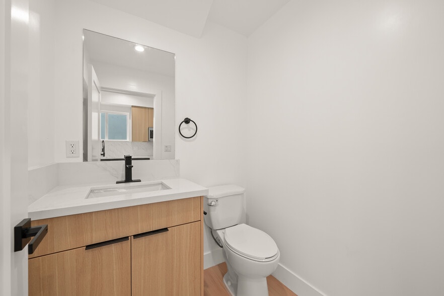 More Photos Of 913 N Hobart Blvd, Los Angeles Apartments For Sale