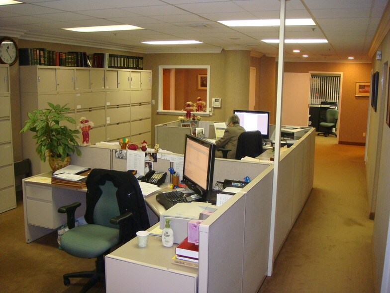 More Photos Of 3 School St, Glen Cove Medical For Lease