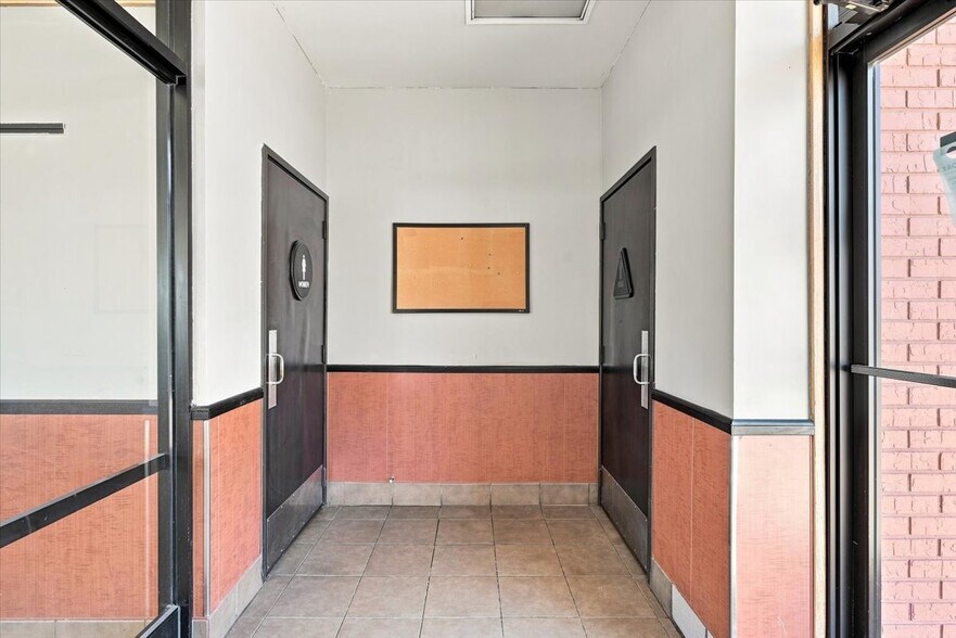 More Photos Of 1410 N Broadway St, Red Oak Fast Food For Lease