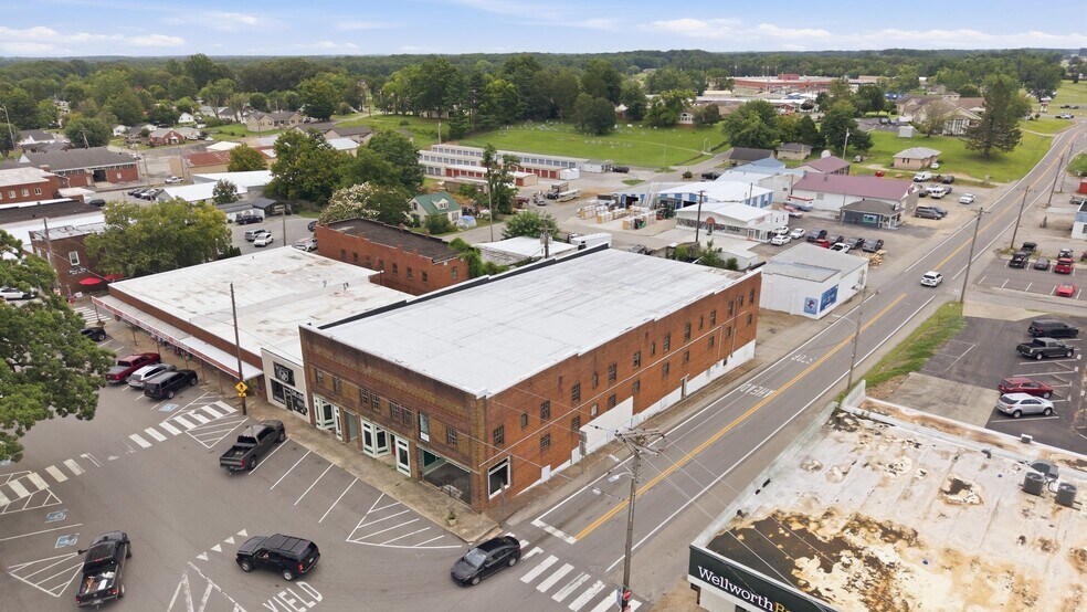 More Photos Of 1 Public Square Red Boiling Springs Sq, Lafayette Showroom For Sale