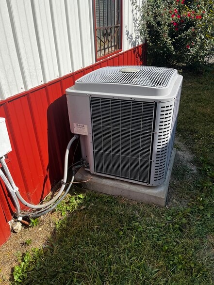 More Photos Of 451 N Wilson Rd, Radcliff Freestanding For Sale