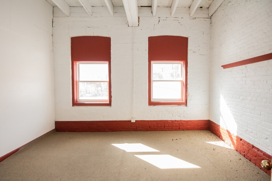 More Photos Of 21-69 S Main St, Leicester Service For Lease