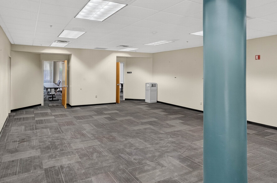 More Photos Of 555 Lake Border Dr, Apopka Office For Sale