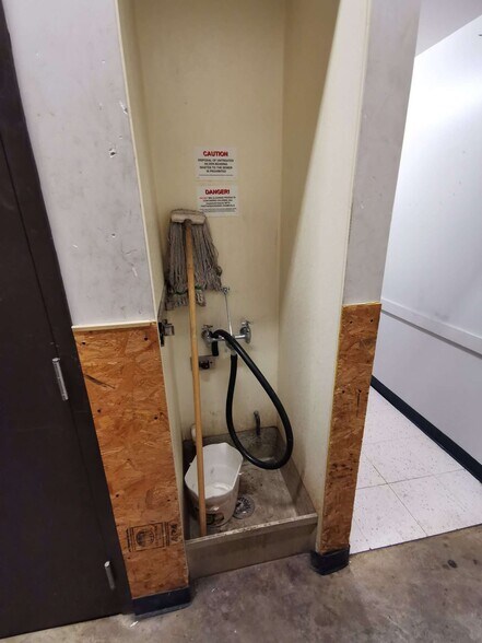 More Photos Of 1709 Liberty St, Erie Drugstore For Lease