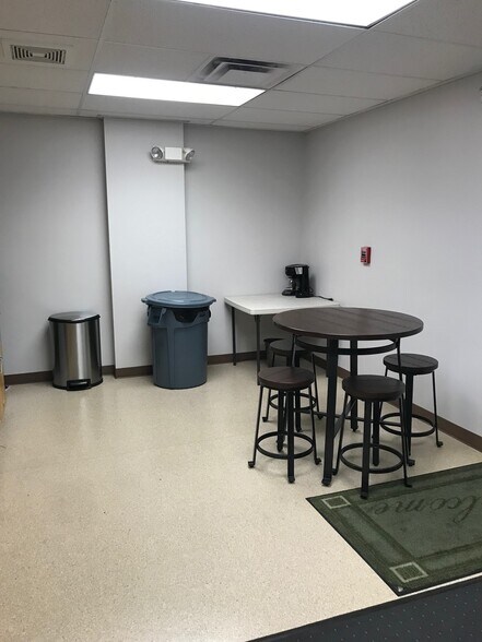 More Photos Of 3544 E 17th St, Ammon General Retail For Lease