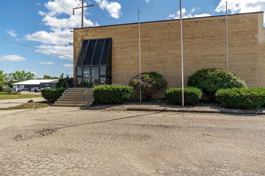 More Photos Of 6320 Material Ave, Loves Park Warehouse For Sale