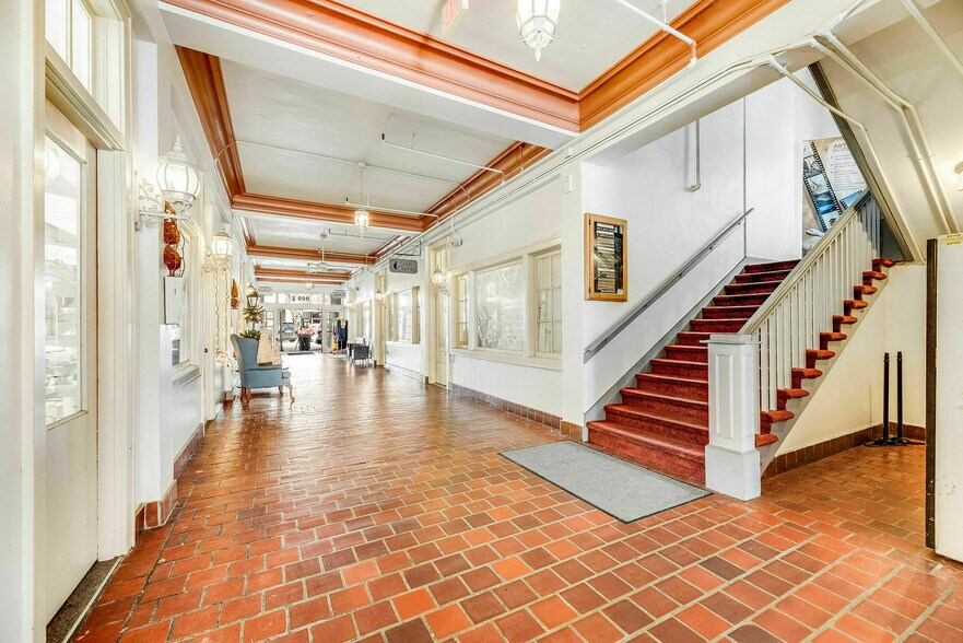 More Photos Of 909 E New Haven Ave, Melbourne Storefront Retail Residential For Lease