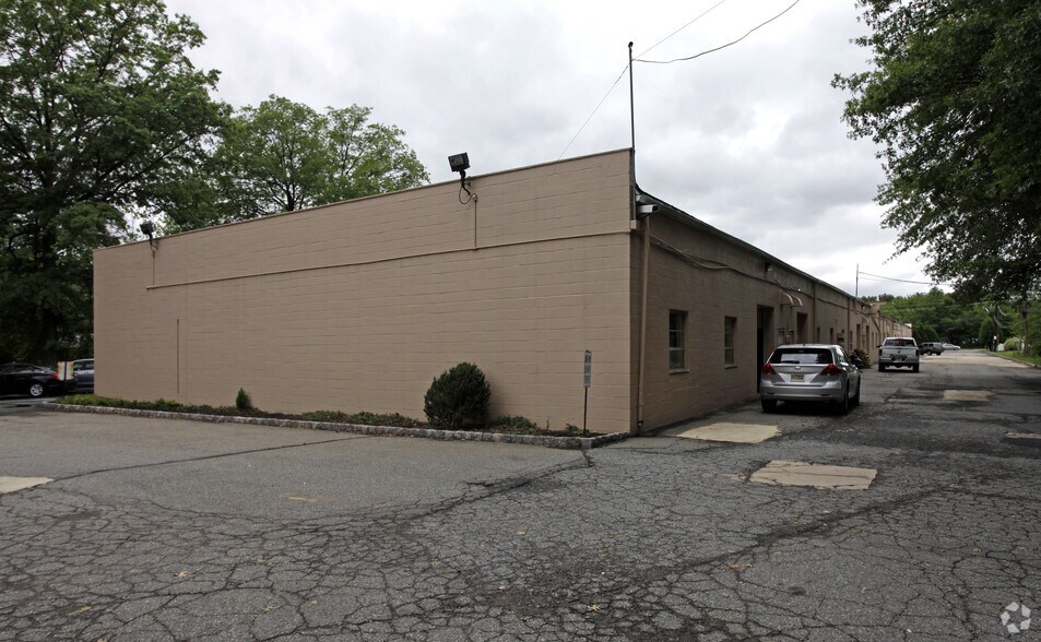 More Photos Of 53 S Jefferson Rd, Whippany Light Distribution For Lease