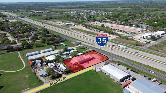 More Photos Of 700 S Stemmons Fwy, Sanger Flex For Lease