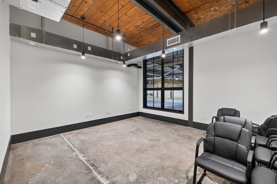 More Photos Of 200 Barrett St, Monroe Warehouse For Lease