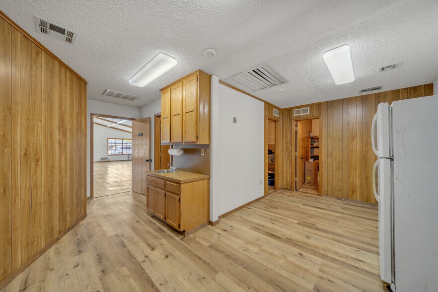 More Photos Of 4802 S Muskogee Ave, Tahlequah Office For Lease