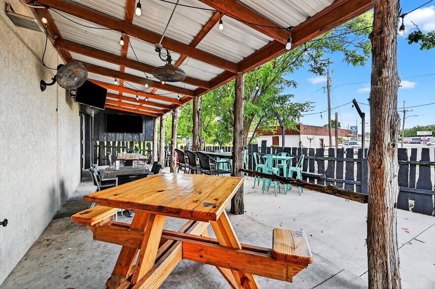 More Photos Of 301 N 1st St, Madill Restaurant For Sale