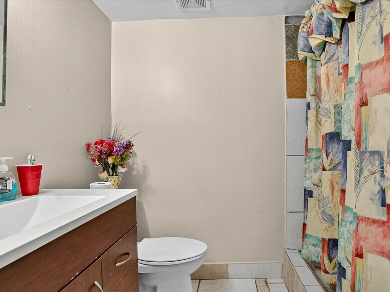 More Photos Of 219 Magnolia Ave, Daytona Beach Storefront Retail Residential For Sale