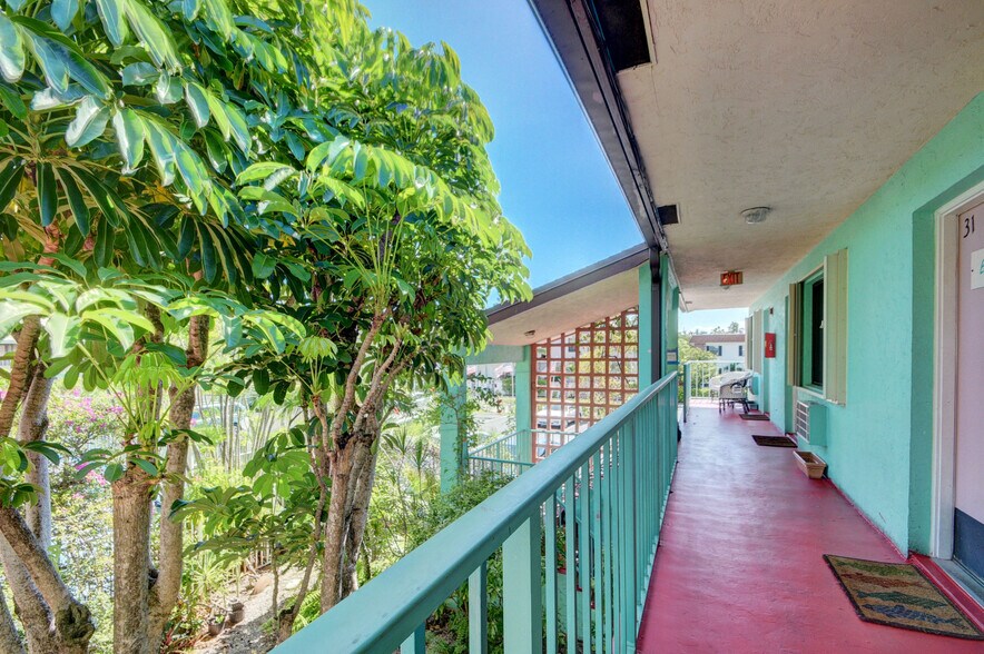 More Photos Of 901 S Federal Hwy, Lake Worth Hotel For Sale