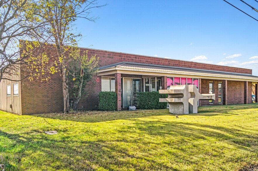 More Photos Of 5115 E Highland Dr, Jonesboro Light Manufacturing For Sale