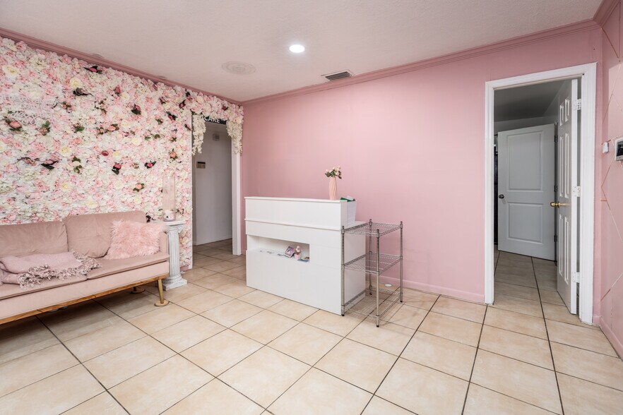 More Photos Of 6215 Claret Dr, Jacksonville Office Residential For Sale