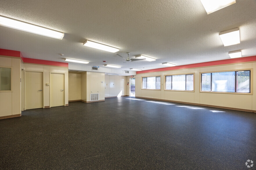More Photos Of 9330 Nesbit Ferry Rd, Alpharetta Daycare Center For Lease