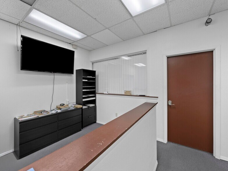 More Photos Of 17795-17835 SW Pacific Hwy, Tualatin Storefront Retail Office For Sale