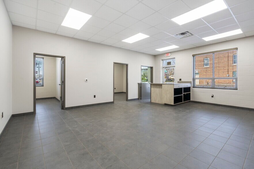 More Photos Of 1920 N National Ave, Springfield Warehouse For Lease