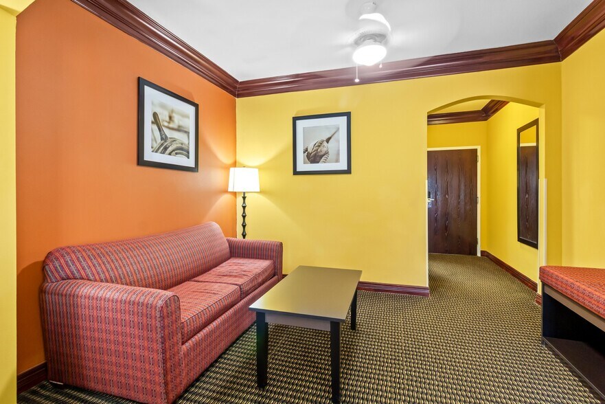 More Photos Of 296 Abner Jackson Pky, Lake Jackson Hotel For Sale